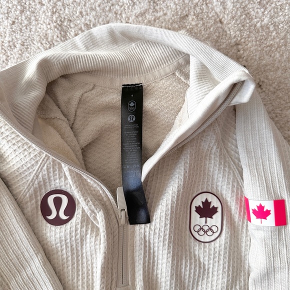 Lululemon team Canada WOMEN'S ENGINEERED WARMTH HALF-ZIP *COC LOGO - Picture 3 of 3